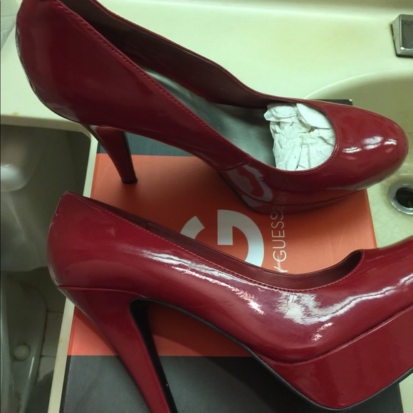 Red Pumps - Picture 3 of 8